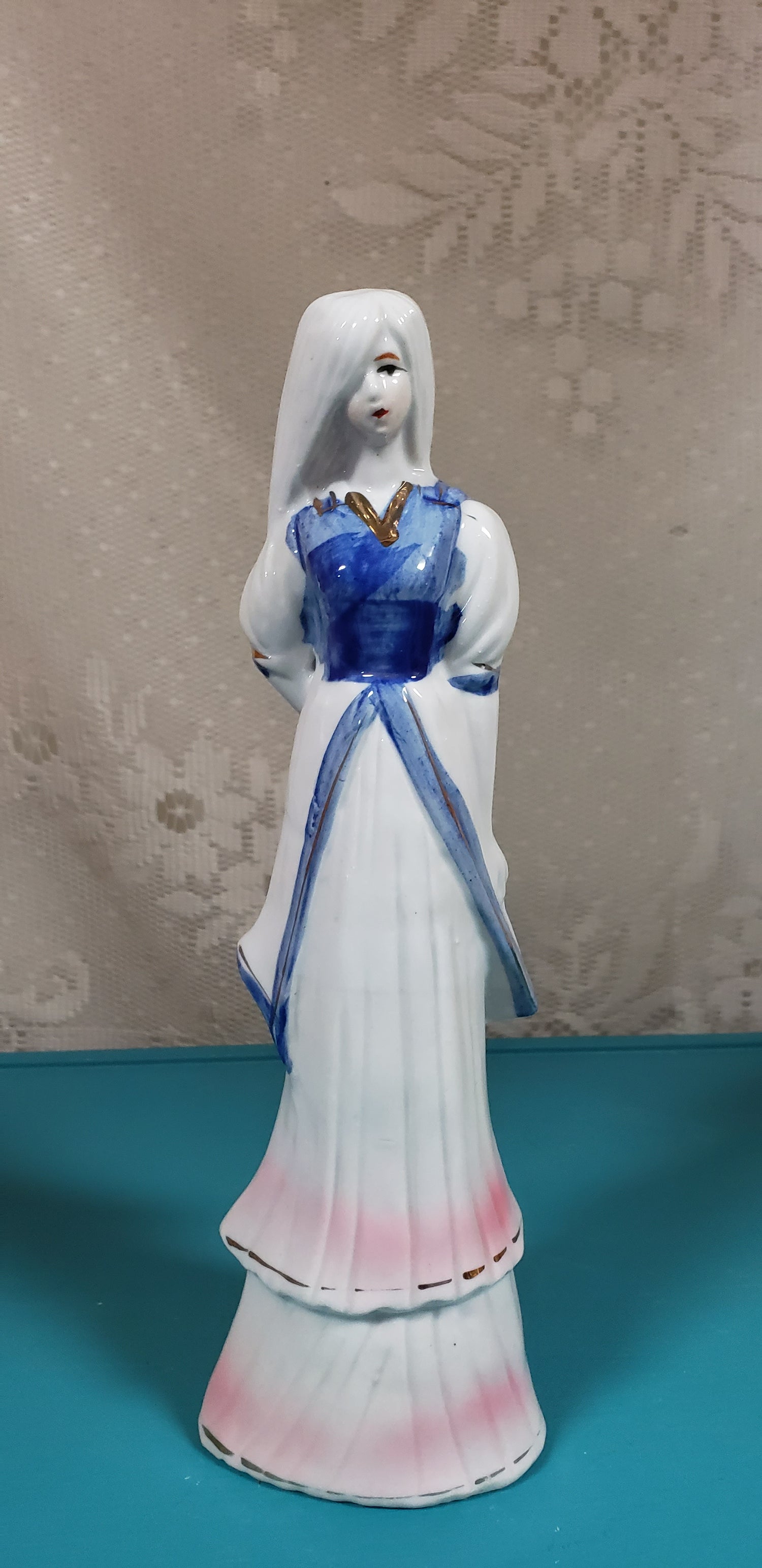 Figurines