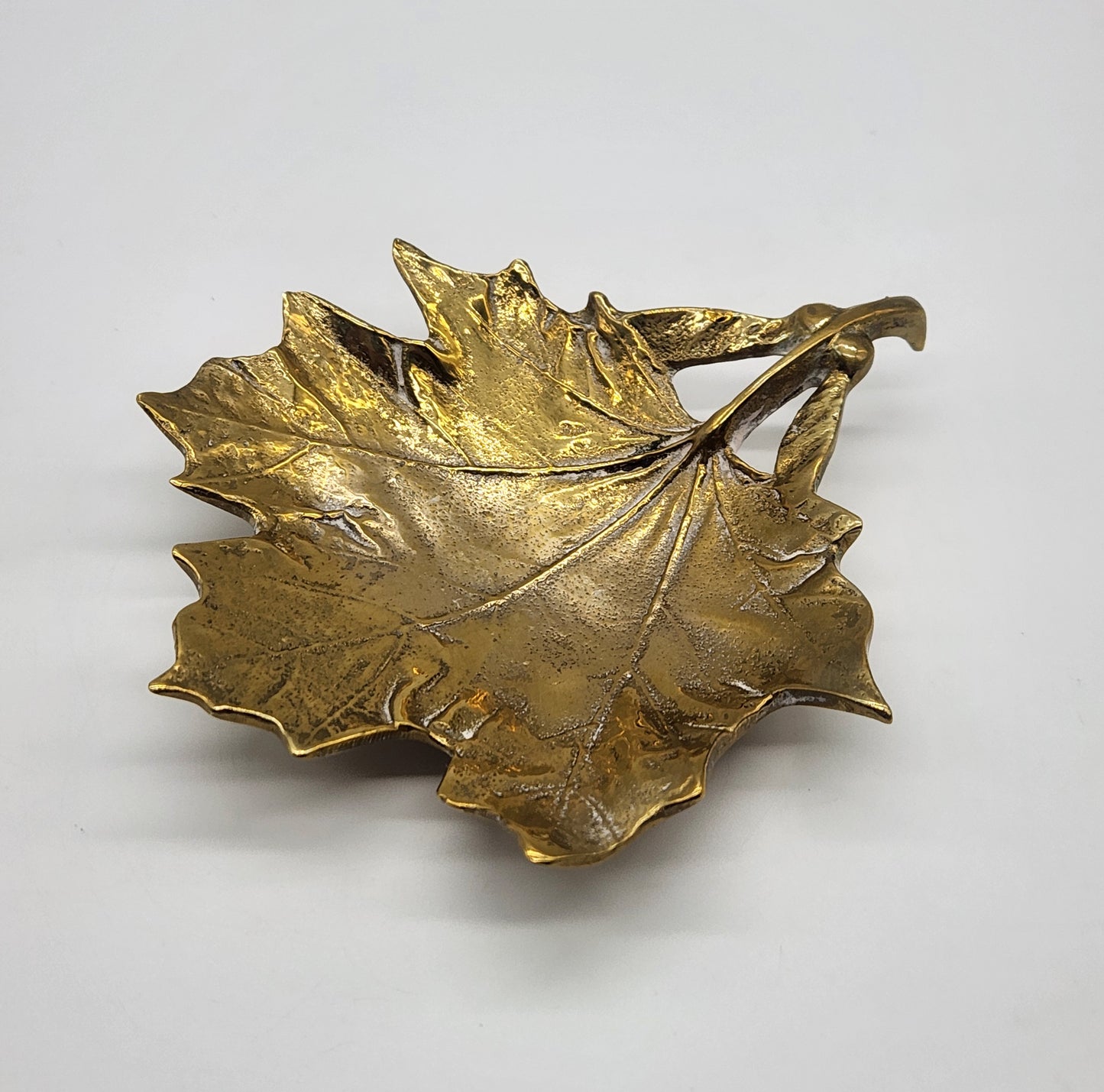 Vintage Solid Brass Virginia Metalcrafters Sugar Maple Leaf Bowl Tray #3-48