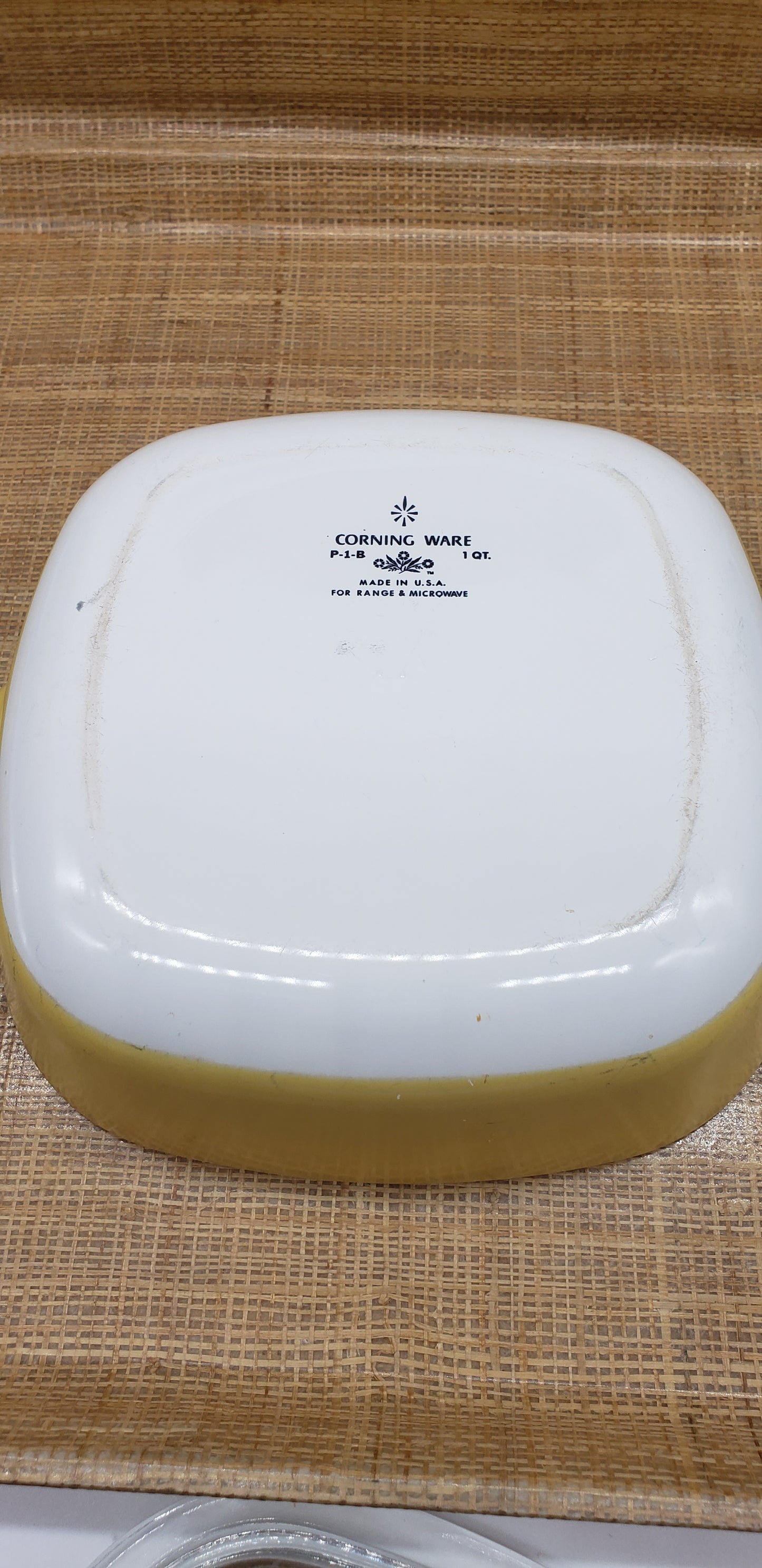 Corning Ware Yellow 1 Qt Casserole Dish with lid