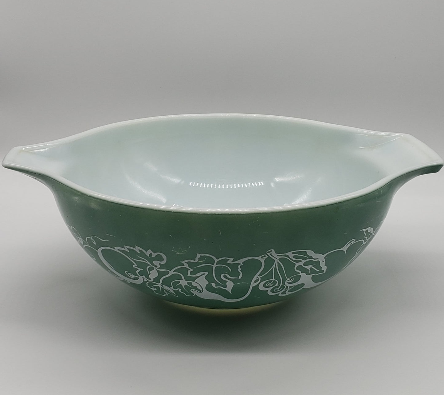 Promotional Pyrex 444 Cinderella Bowl Fruits