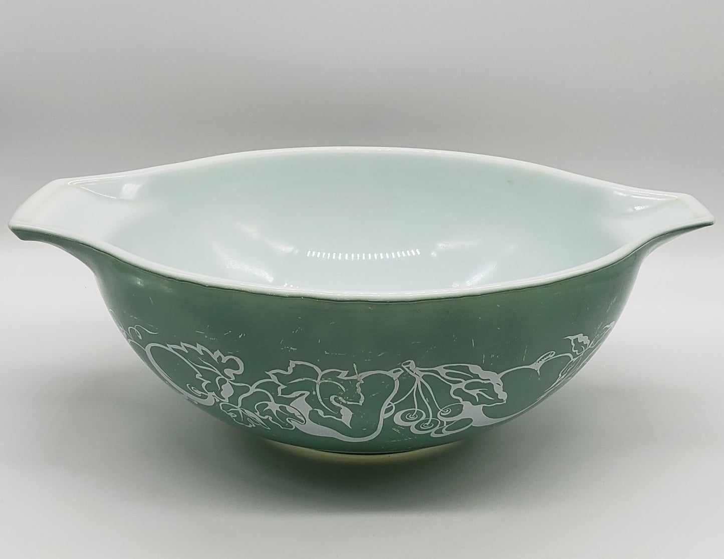 Promotional Pyrex 444 Cinderella Bowl Fruits