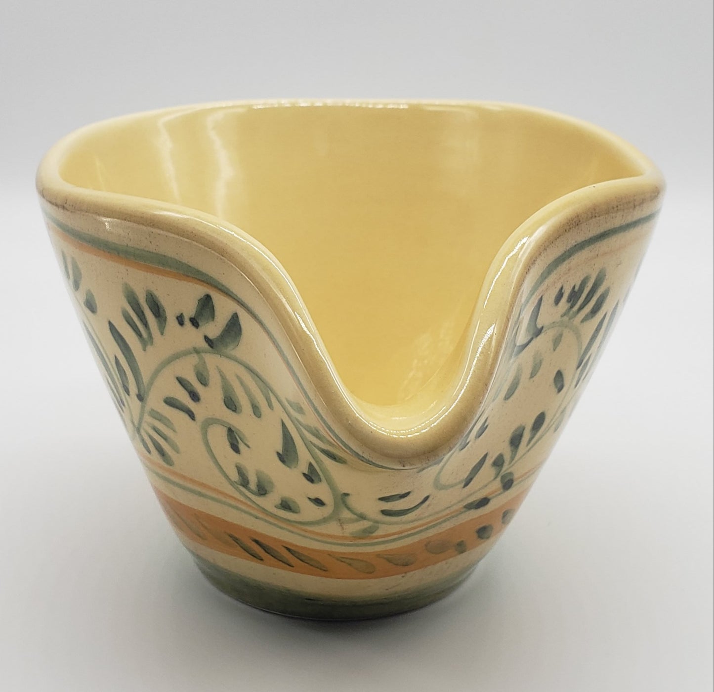 Crate & Barrel Emilia Large Vintage Gravy Sauce Boat Server