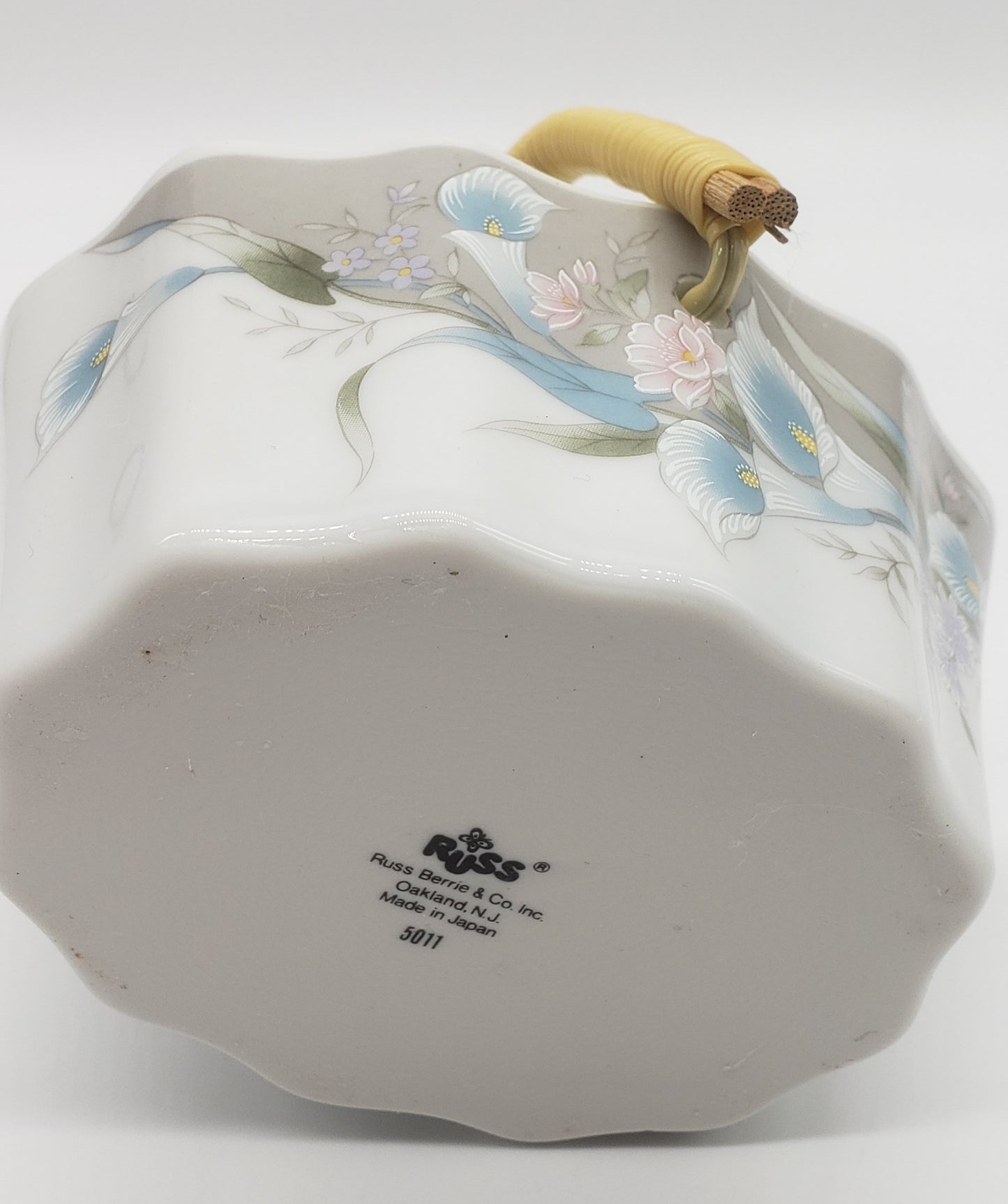 Berrie Co. Floral Trinket/Basket with Handle #5011