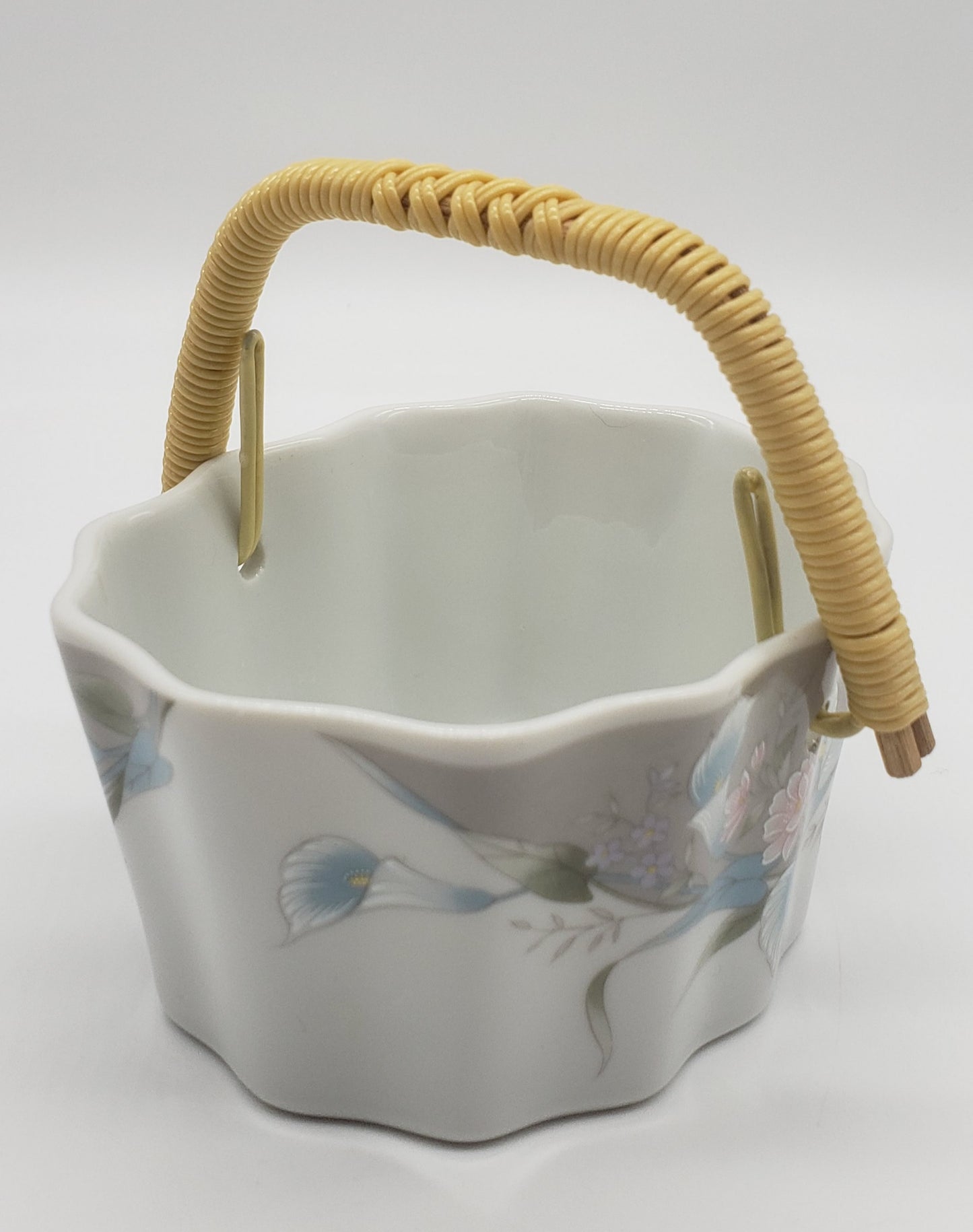 Berrie Co. Floral Trinket/Basket with Handle #5011