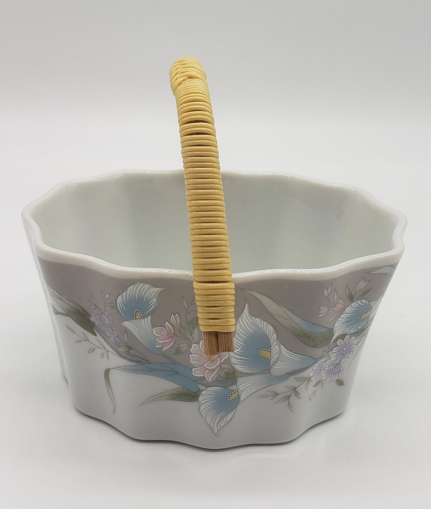 Berrie Co. Floral Trinket/Basket with Handle #5011