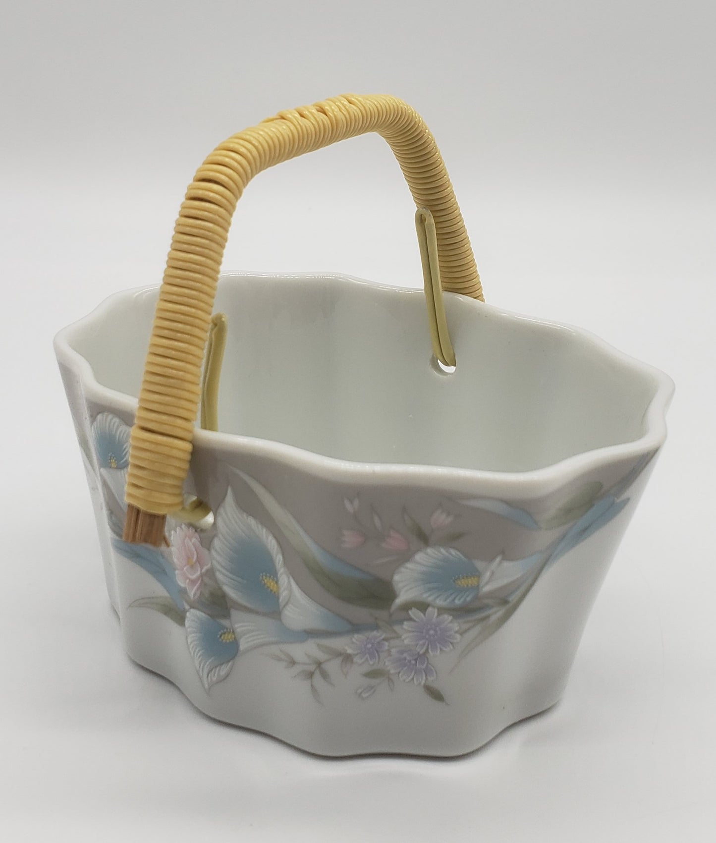 Berrie Co. Floral Trinket/Basket with Handle #5011