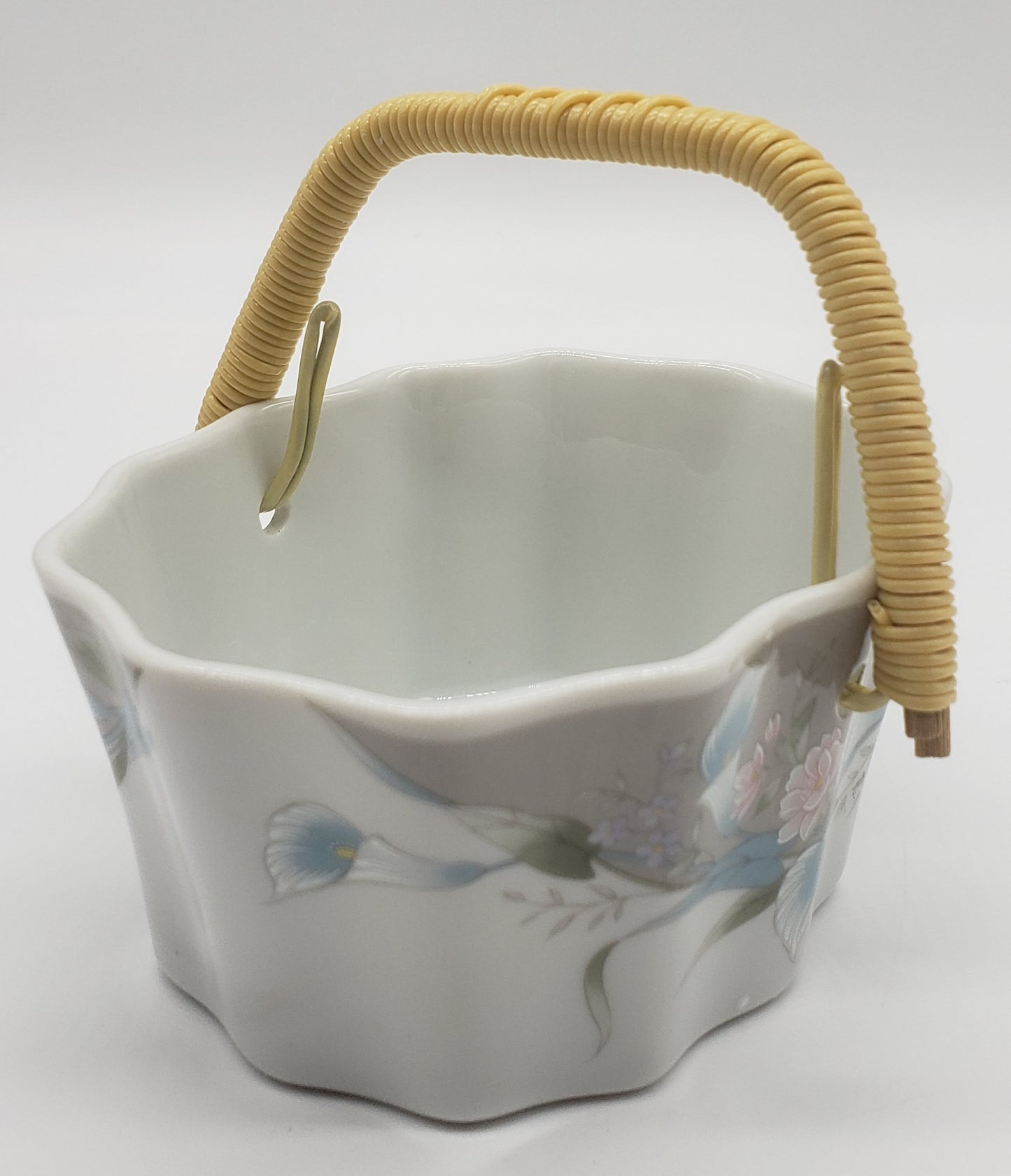 Berrie Co. Floral Trinket/Basket with Handle #5011