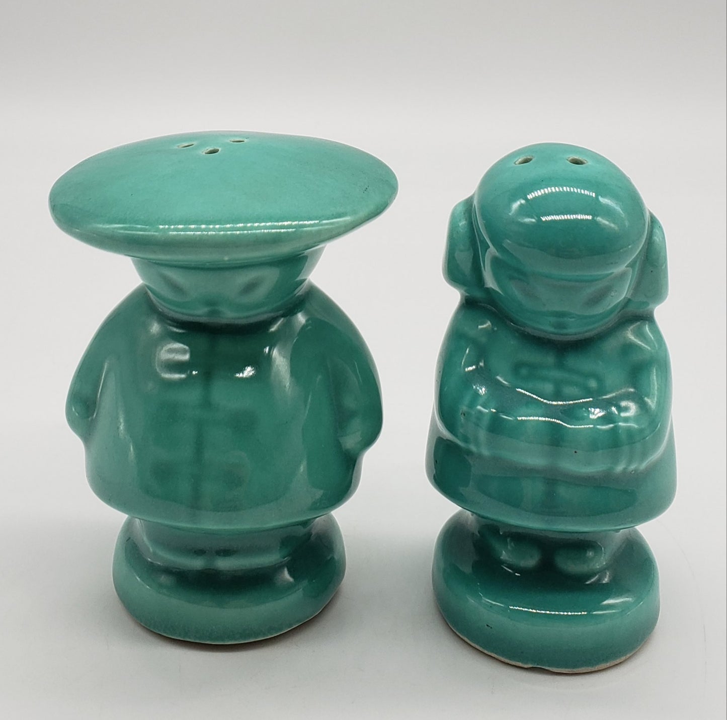 ORIENTAL SALT & PEPPER MAN & WOMAN JAPANESE FIGURES