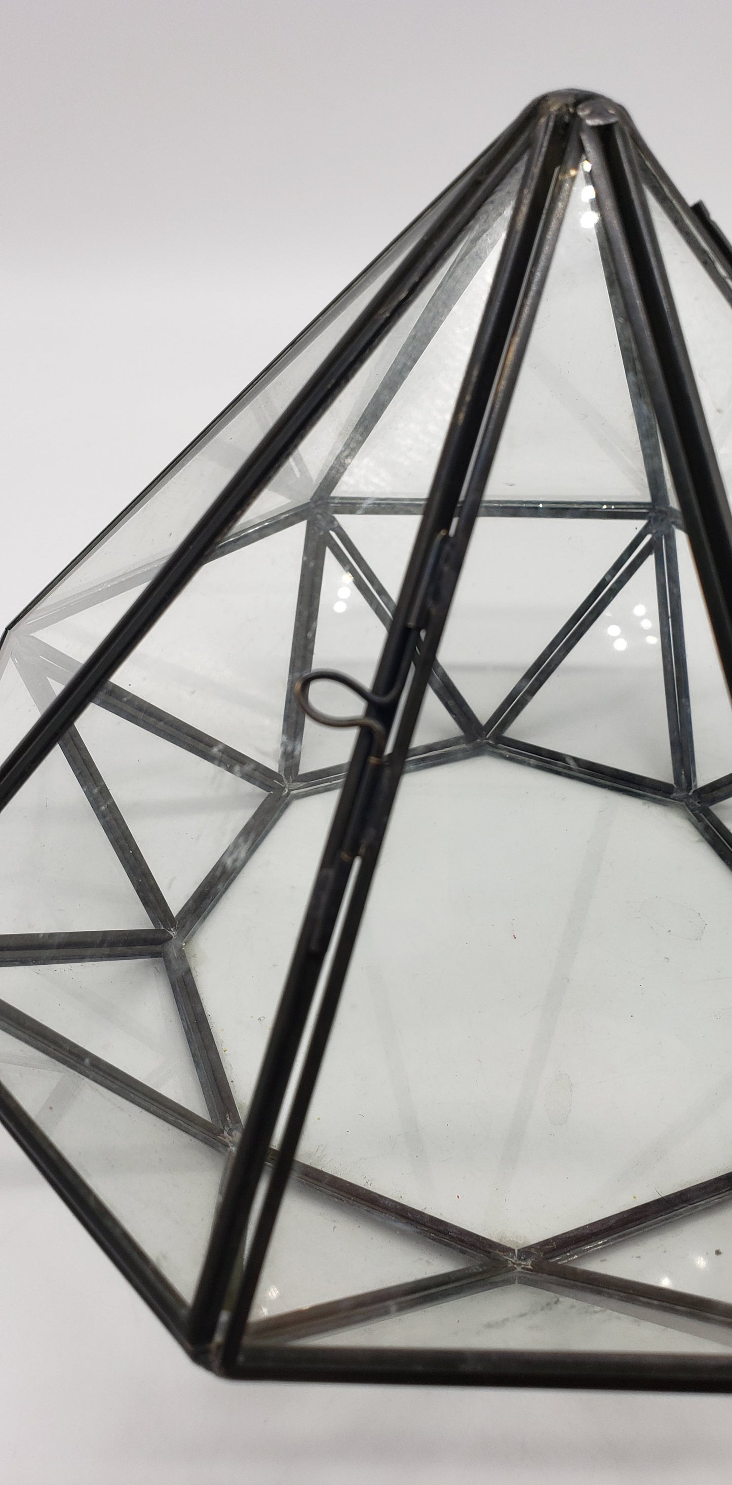 Geometric diamond terrarium plant holder