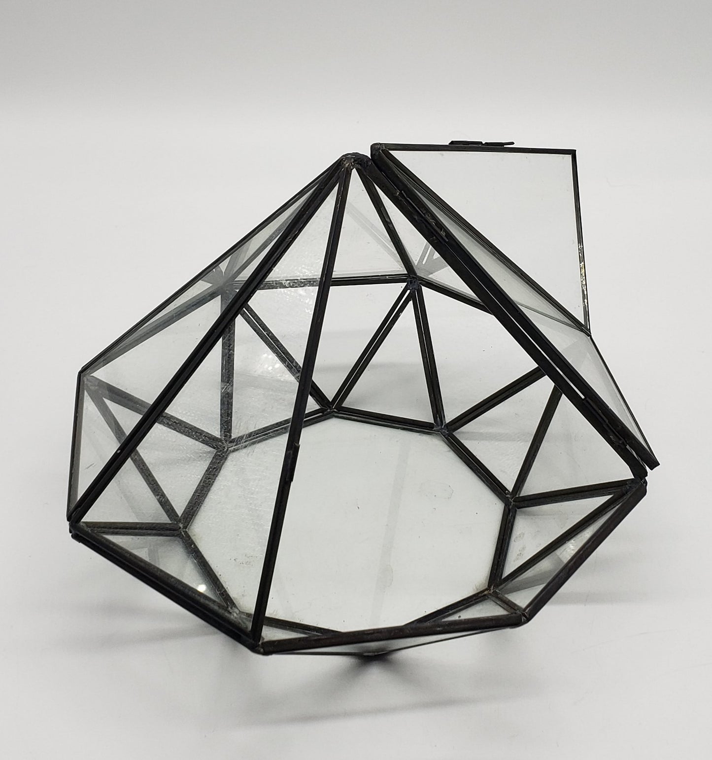 Geometric diamond terrarium plant holder