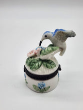 Load image into Gallery viewer, Vintage Hummingbird Trinket Box Pill Box 3&quot; Tall
