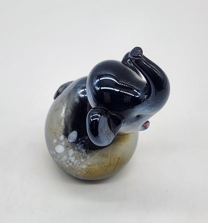 ELEPHANT PENCO PAPERWEIGHT ART GLASS IRIDESCENT PURPLE BLUE