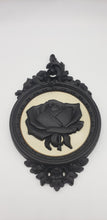Load image into Gallery viewer, Dart Plastic Wall Art Flower - Black
