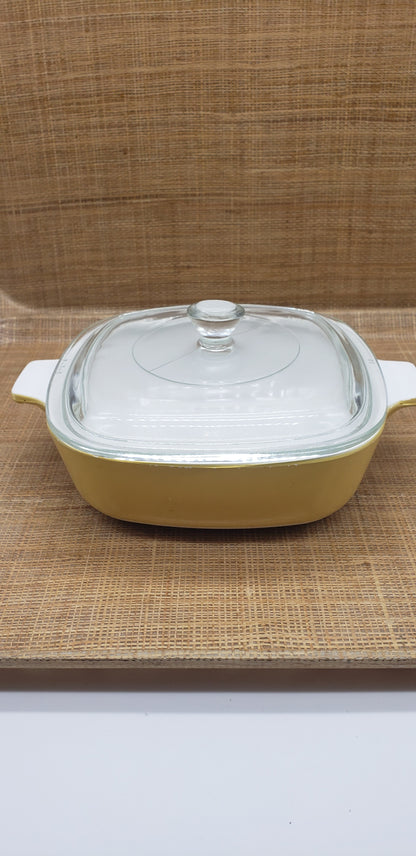 Corning Ware Yellow 1 Qt Casserole Dish with lid