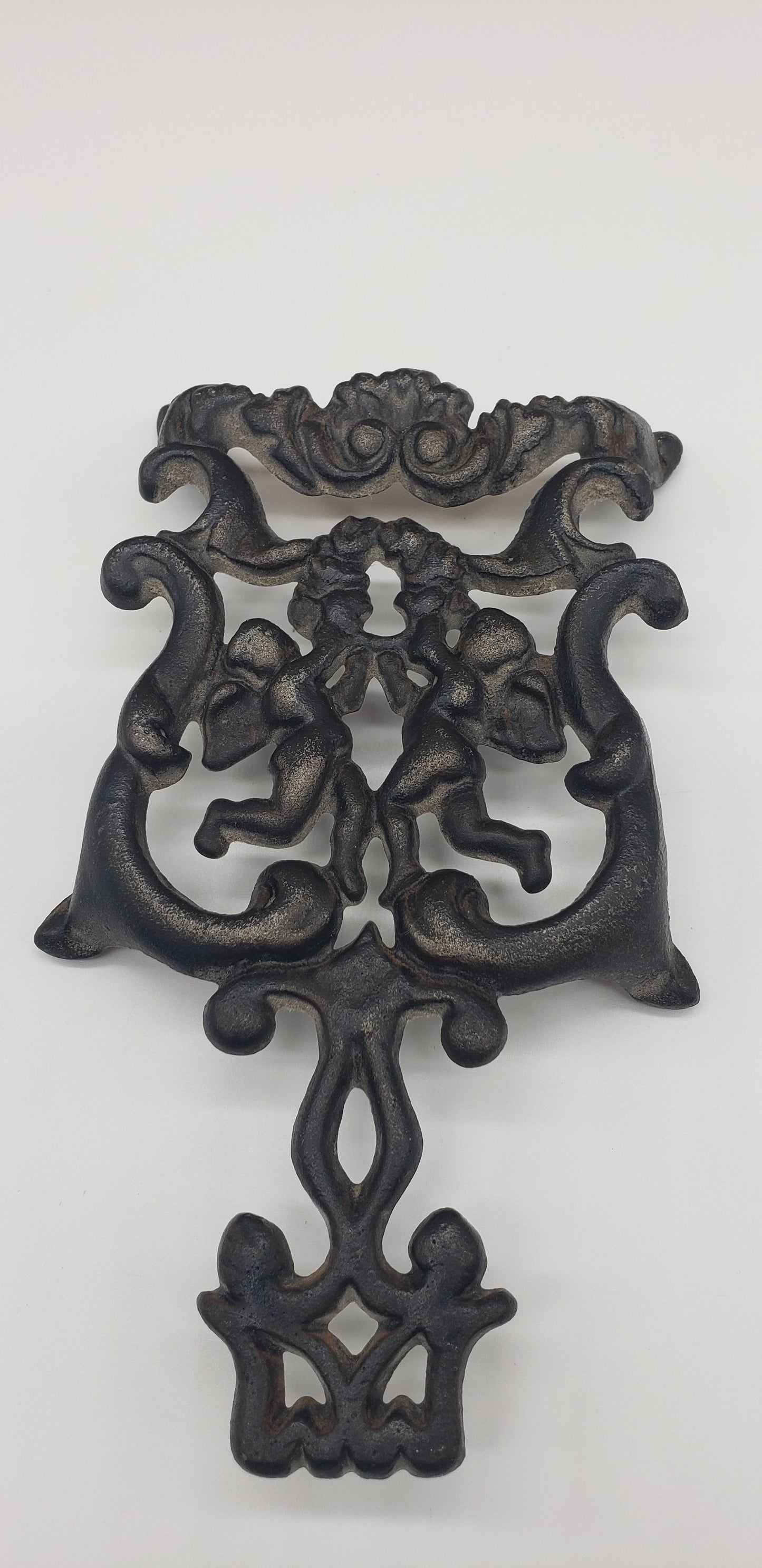 Wilton Cast Iron Trivet Double Cupids Holding Wreath