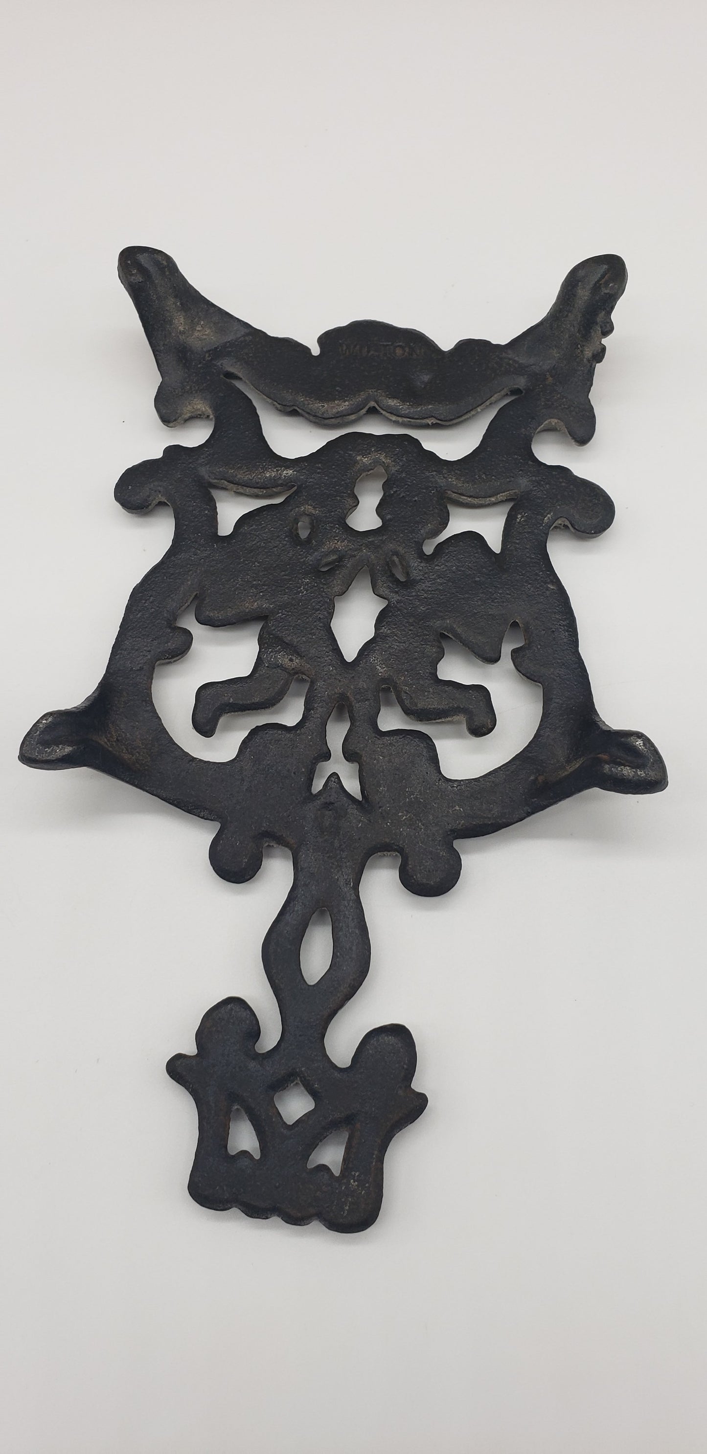 Wilton Cast Iron Trivet Double Cupids Holding Wreath