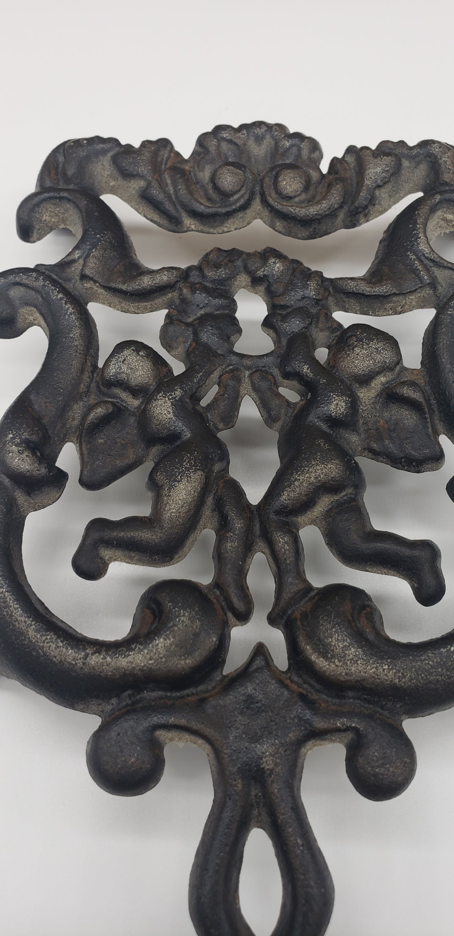 Wilton Cast Iron Trivet Double Cupids Holding Wreath