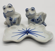 Load image into Gallery viewer, Frogs on Lily Pad Salt &amp; Pepper Shaker Set
