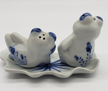 Frogs on Lily Pad Salt & Pepper Shaker Set