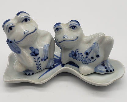 Frogs on Lily Pad Salt & Pepper Shaker Set