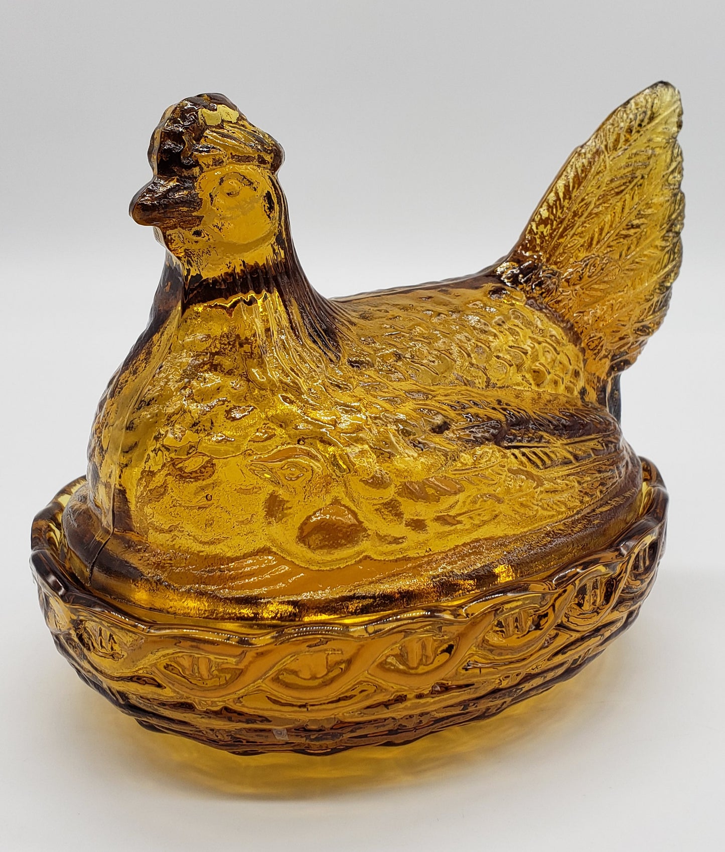 LE Smith Amber Hen on Nest Covered Dish