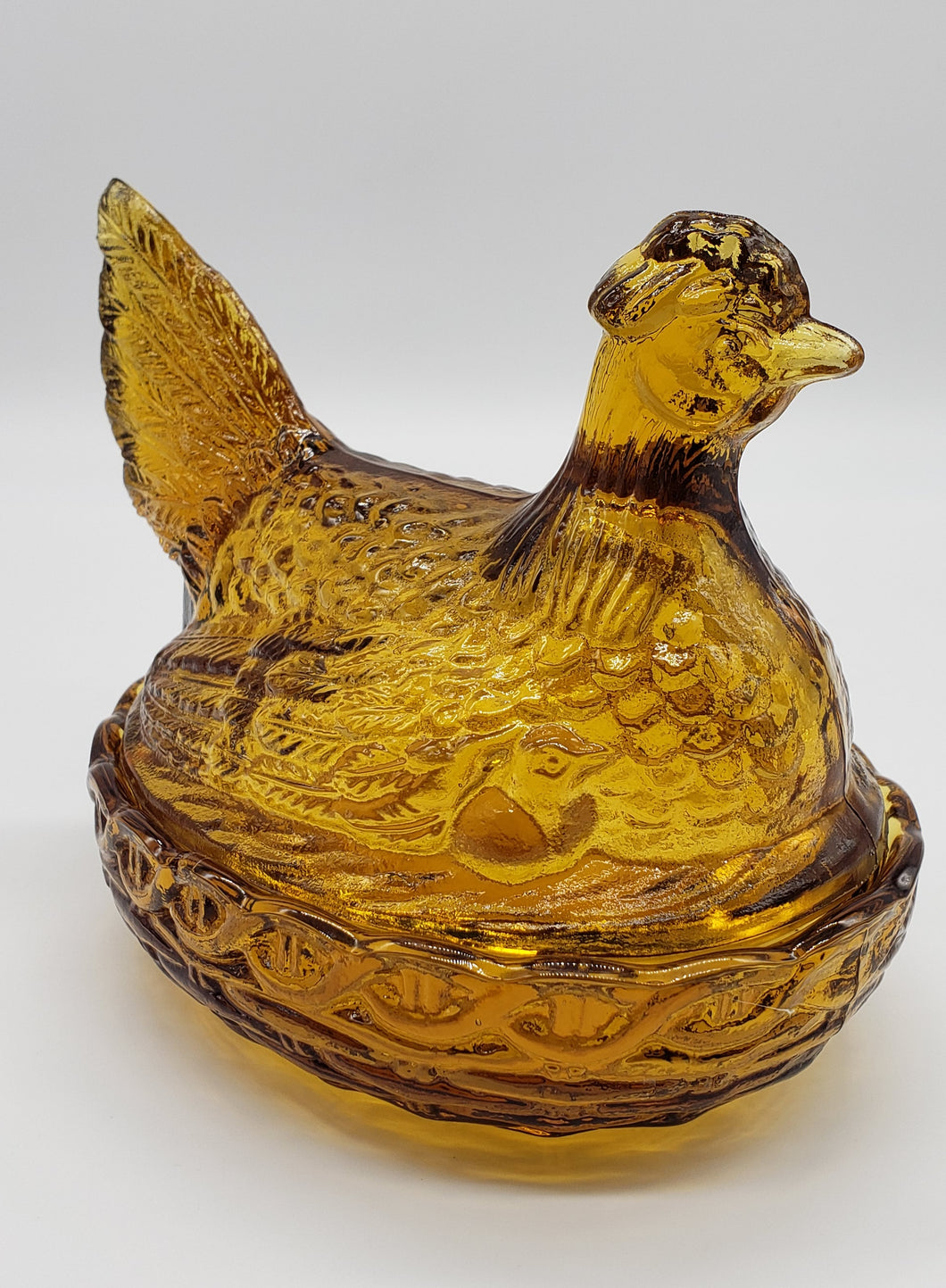 LE Smith Amber Hen on Nest Covered Dish