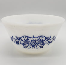 Load image into Gallery viewer, Federal glass Heat proof mixing bowl - Buck County Pattern
