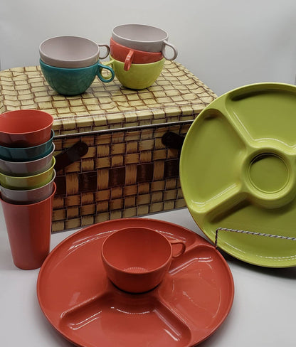 Shel-Glo Melamine Picnic Dinnerware Set (17 Pieces)