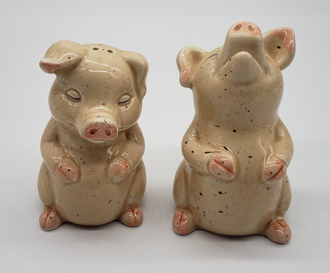 Pigs with closed eyes salt and pepper shakers