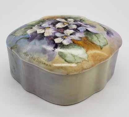 Shell-shaped Porcelain Jewelry or Trinket Box