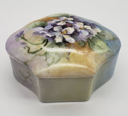 Shell-shaped Porcelain Jewelry or Trinket Box