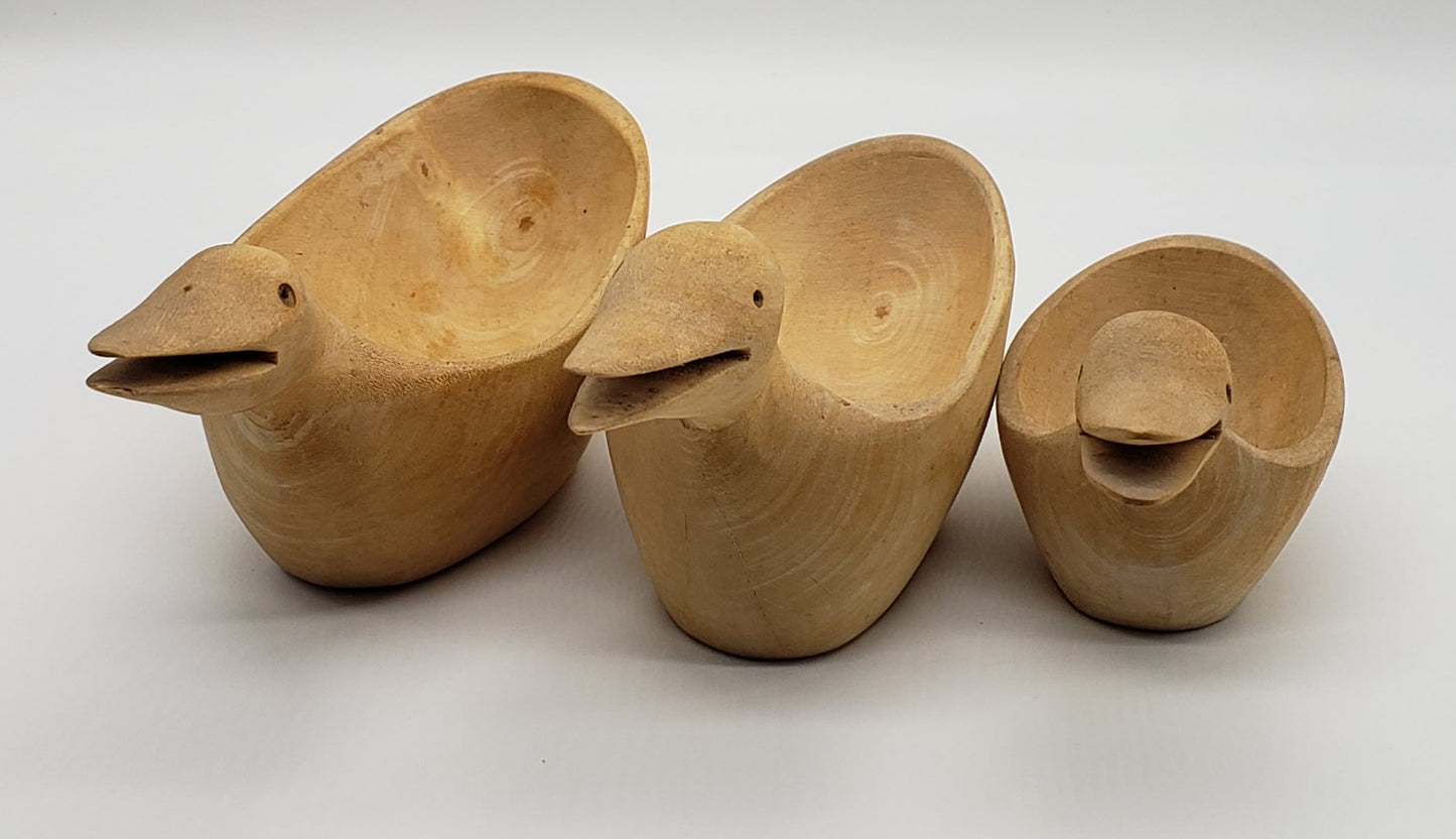 Vintage Duck Bowls Décor