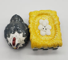 Load image into Gallery viewer, Cook&#39;s Club Ceramic Nesting Hen Chicken Salt &amp; Pepper Shaker Set

