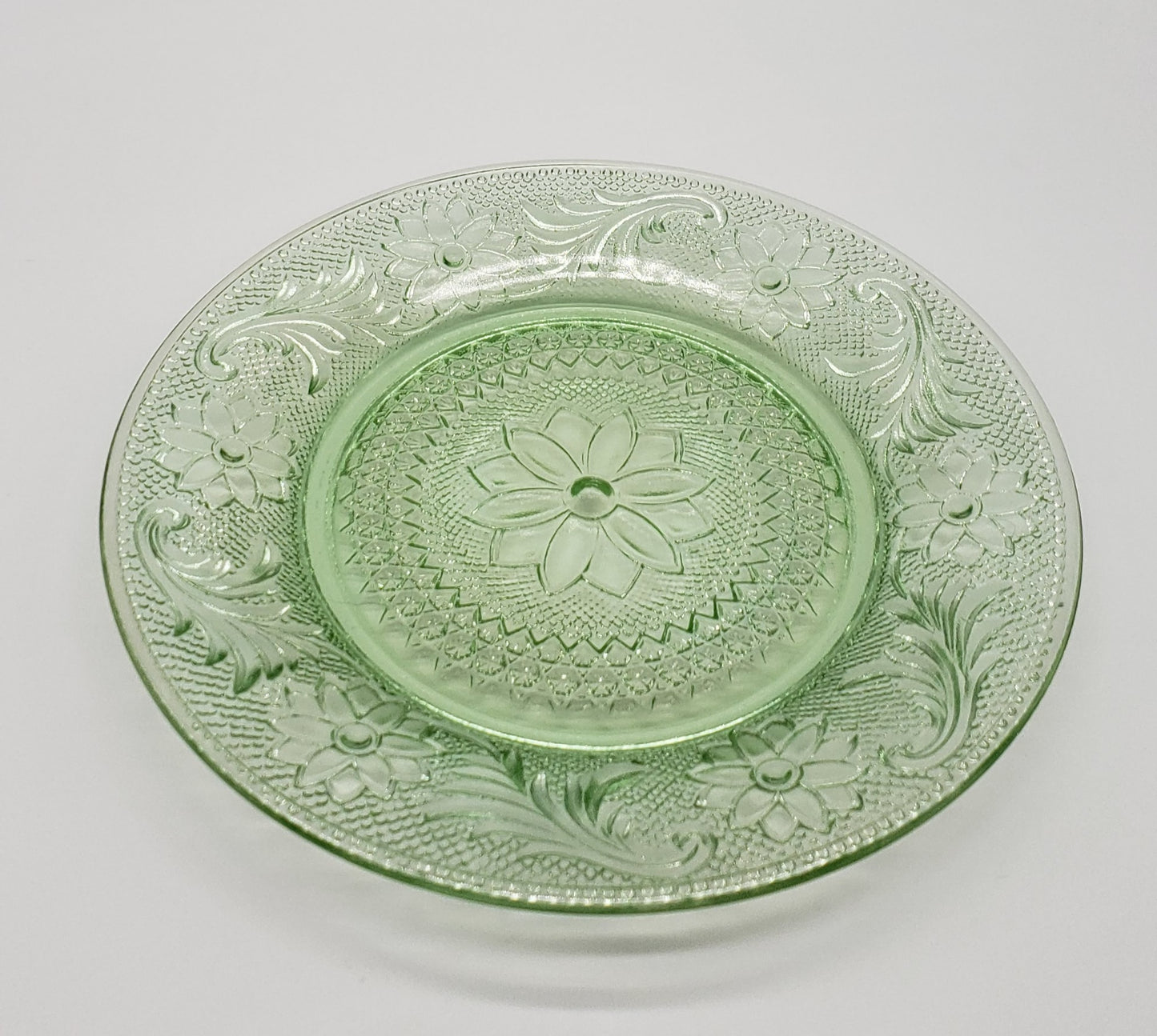 Tiara Sandwich Chantilly Green Dinner Plate 8 3/8 inch