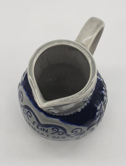 Cobalt Blue German Pitcher Fewin Schmecht Der Wein Aus Einem Krug Von Stein