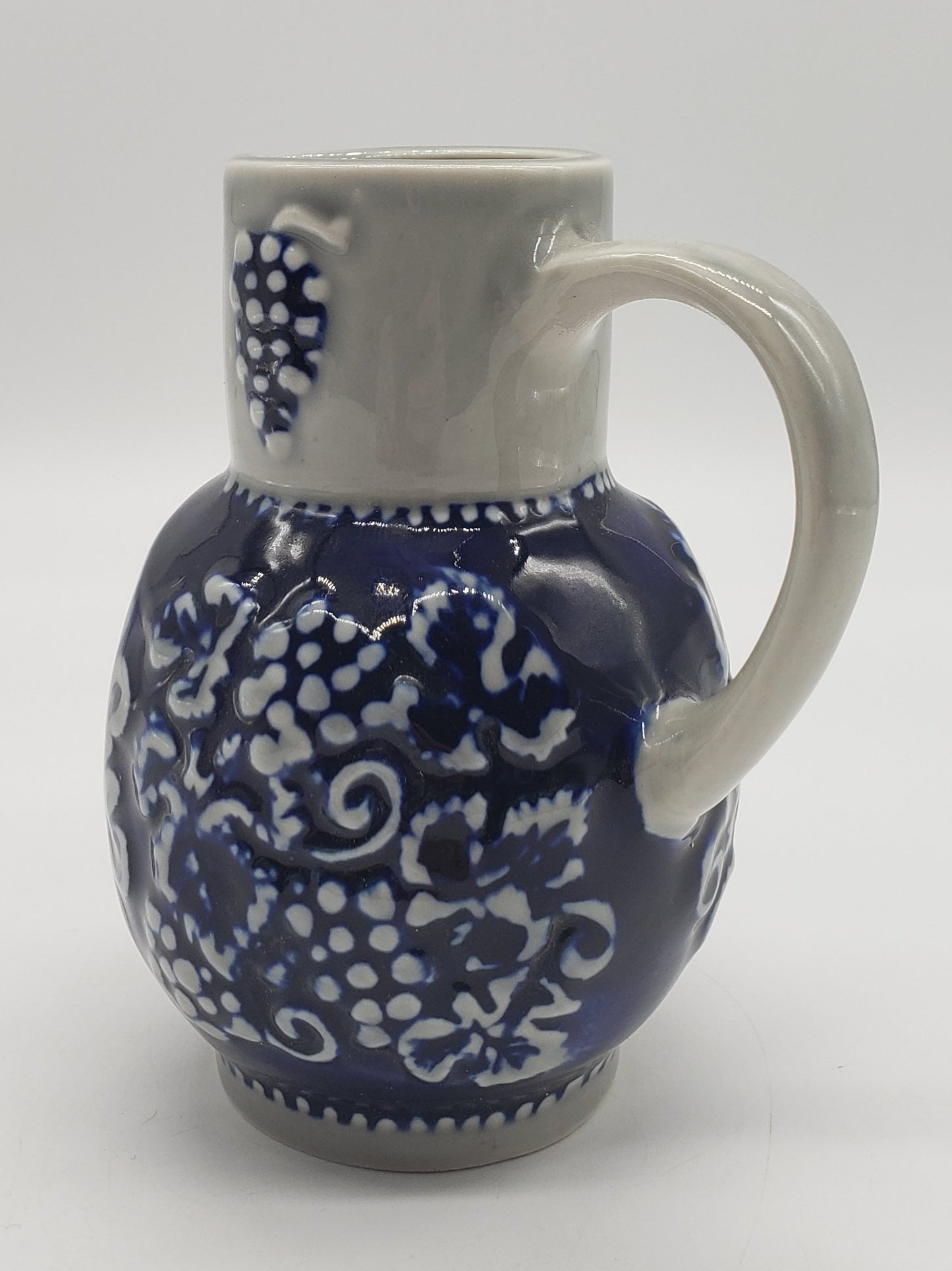 Cobalt Blue German Pitcher Fewin Schmecht Der Wein Aus Einem Krug Von Stein