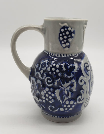 Cobalt Blue German Pitcher Fewin Schmecht Der Wein Aus Einem Krug Von Stein