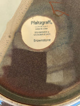 Load image into Gallery viewer, Pfaltzgraff 2.5qt Covered Casserole Brownstone
