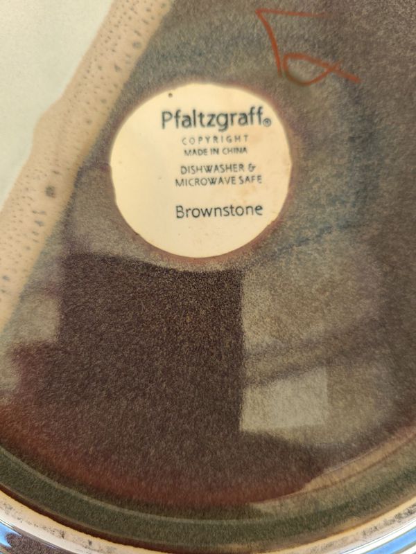 Pfaltzgraff 2.5qt Covered Casserole Brownstone